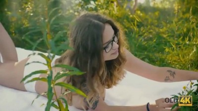 Young Hottie Craves an Old Cock, Begging for a Deep Fuck (+18)