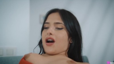 Enjoying the Pretty Spanish Pussy of Maria Wars